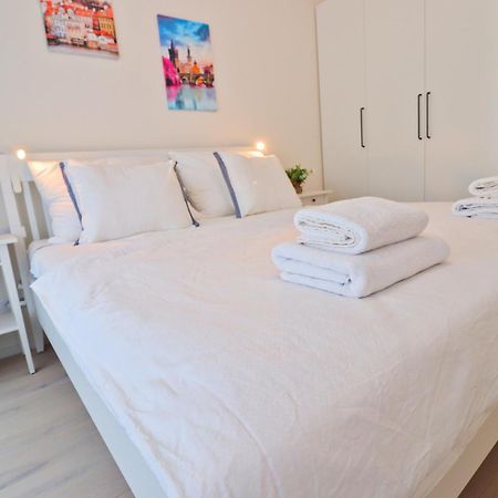 Sunny Apartment In Smichov, Prague 5 Εξωτερικό φωτογραφία