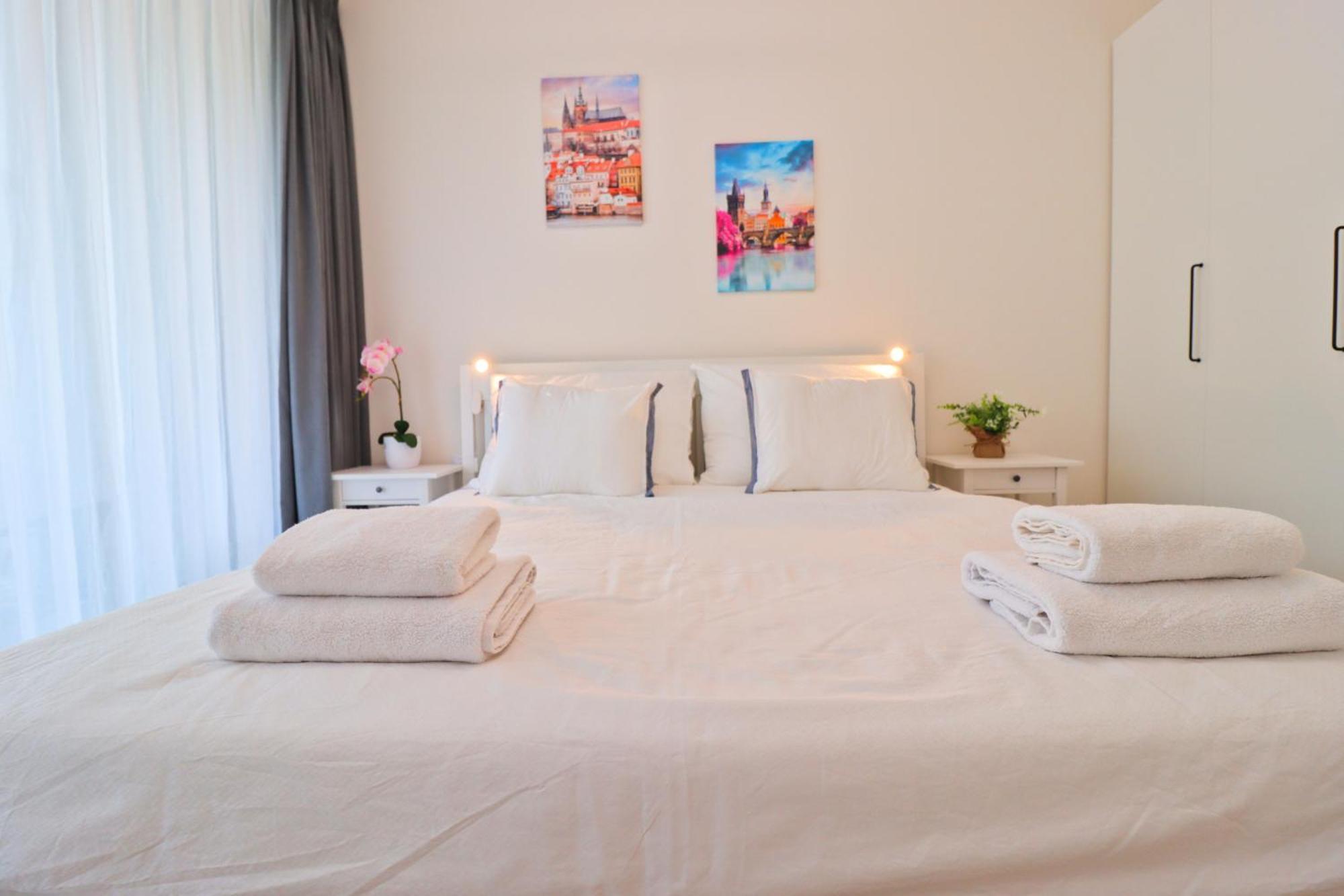Sunny Apartment In Smichov, Prague 5 Εξωτερικό φωτογραφία