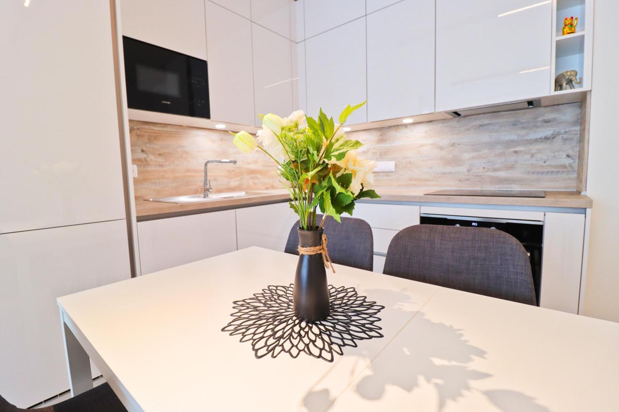 Sunny Apartment In Smichov, Prague 5 Εξωτερικό φωτογραφία