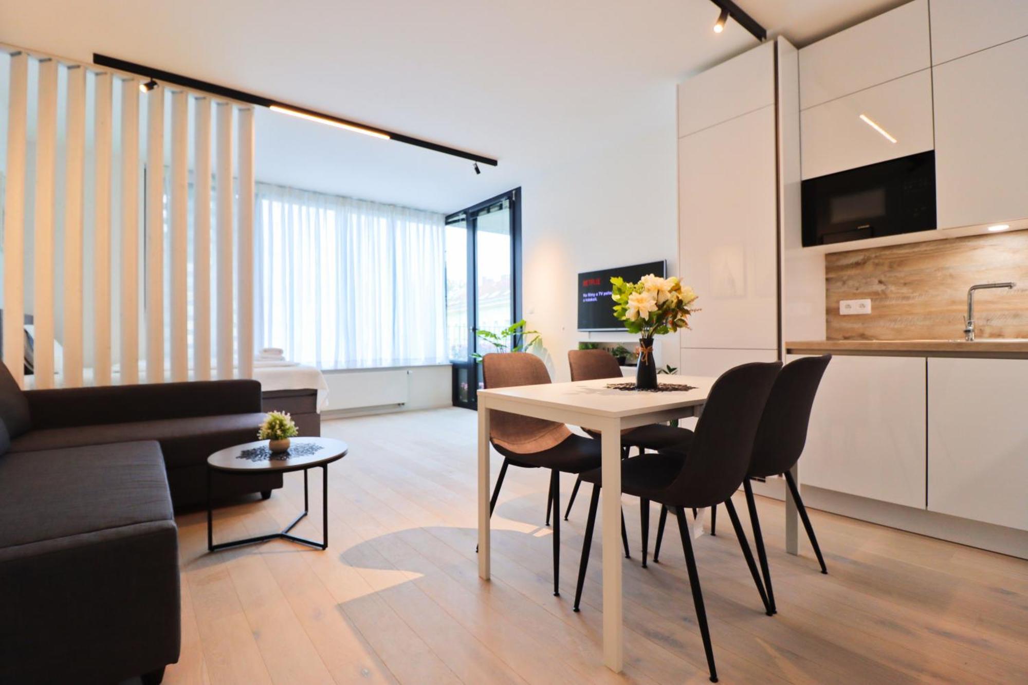 Sunny Apartment In Smichov, Prague 5 Εξωτερικό φωτογραφία