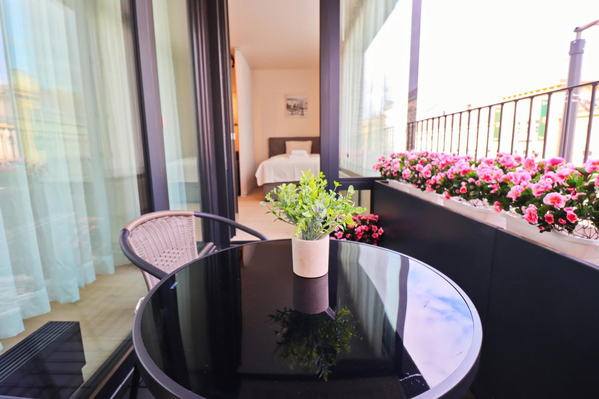 Sunny Apartment In Smichov, Prague 5 Εξωτερικό φωτογραφία