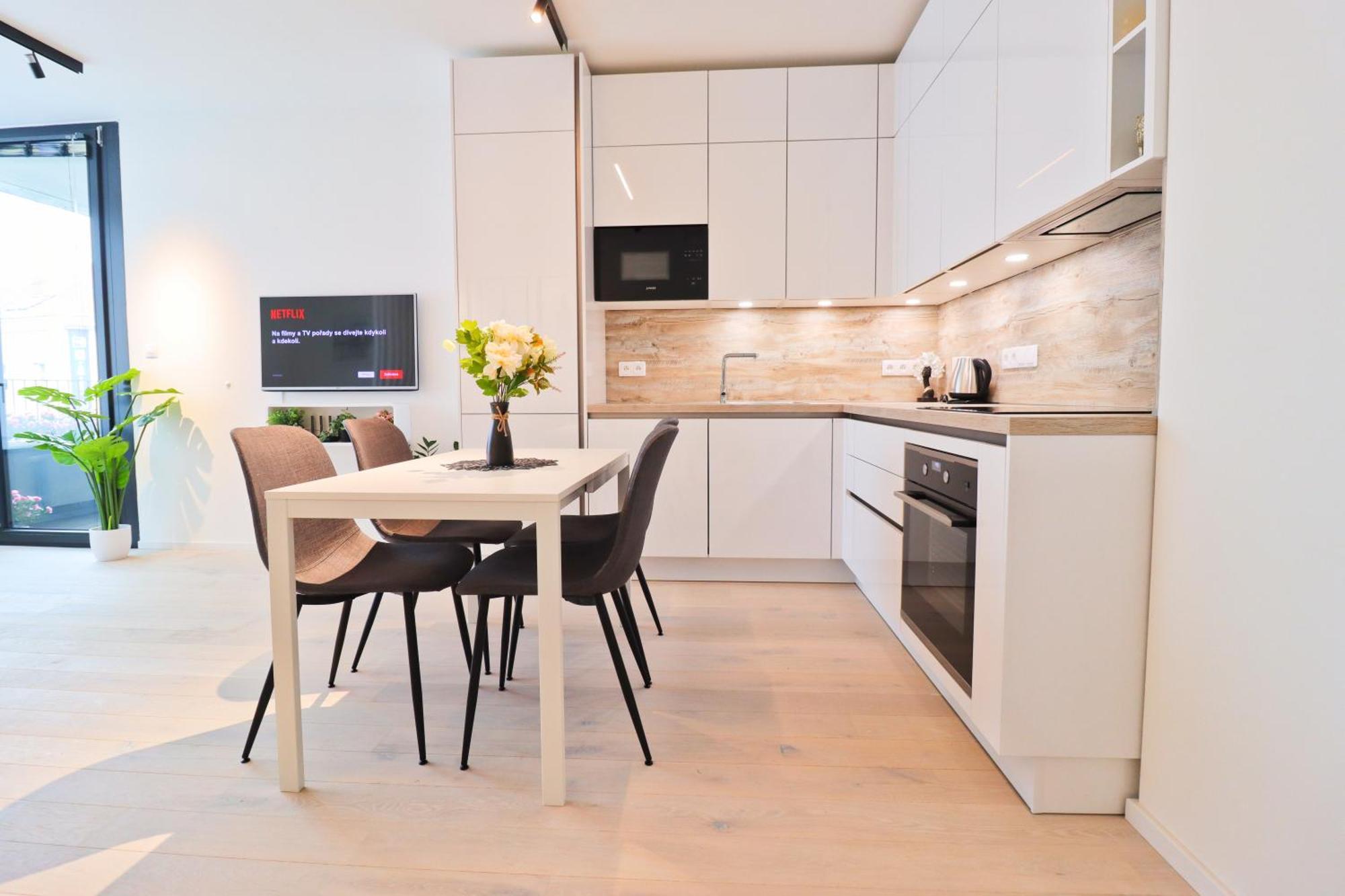 Sunny Apartment In Smichov, Prague 5 Εξωτερικό φωτογραφία