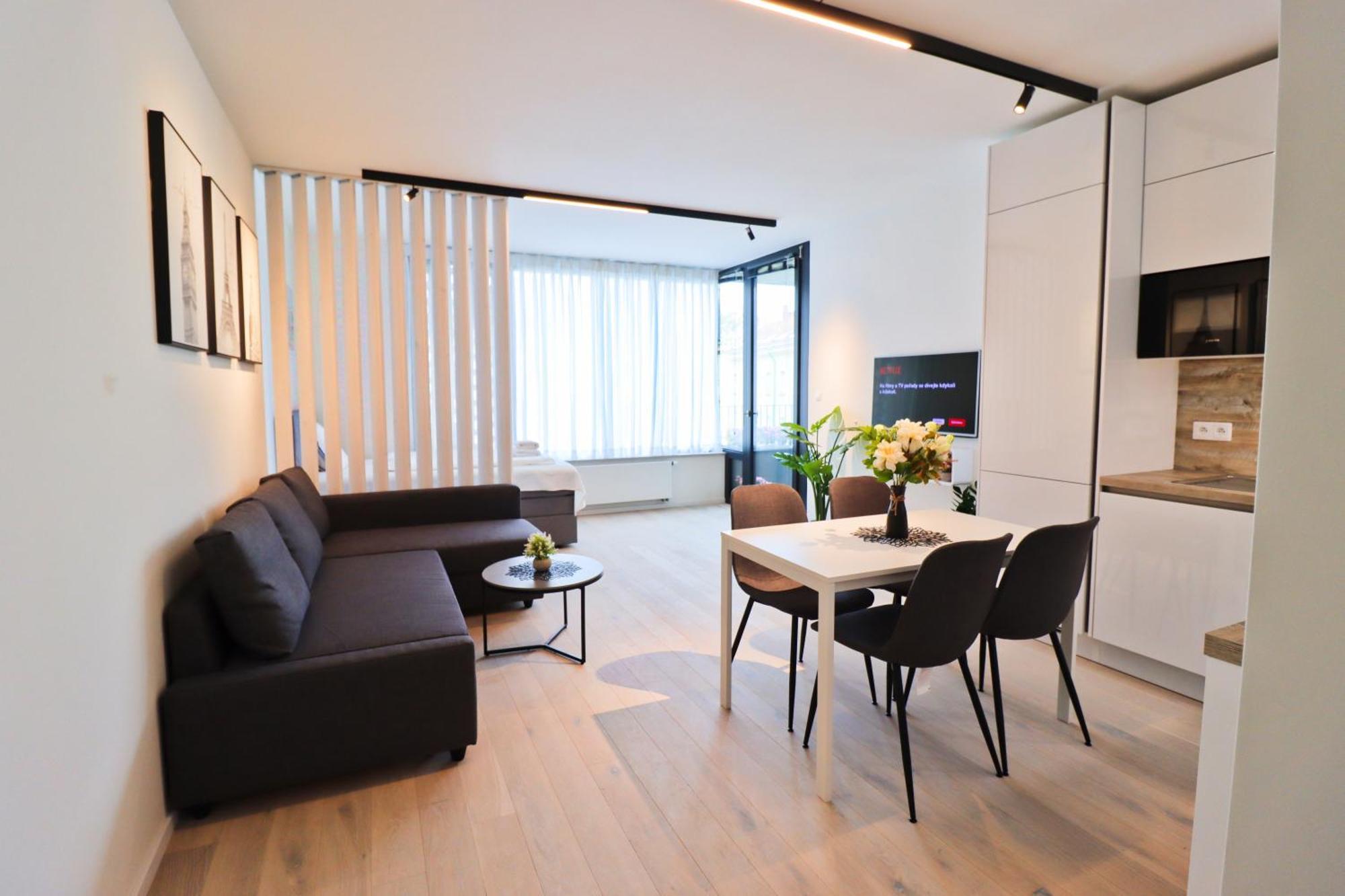 Sunny Apartment In Smichov, Prague 5 Εξωτερικό φωτογραφία